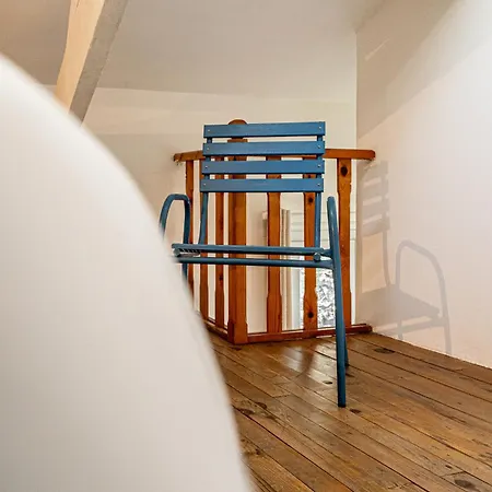 La Chaise Bleue